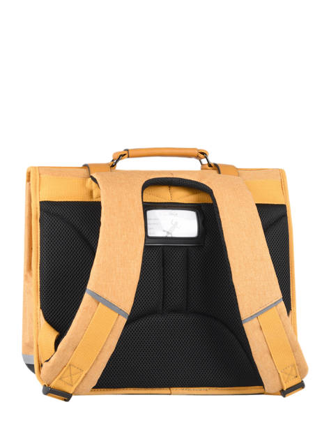 Boekentas 2 Compartimenten Cameleon Geel vintage color Deze schooltas uit de Vintage collectie van het merk Caméléon heeft een breedte van 35 cm. Ideaal voor de kleuterklas en het eerste leerjaar. Dit model heeft een duidelijke vintage look, dankzij de twee voorvakjes en de riempjes met gesp. Deze boekentas beschikt over twee compartimenten, die schriftjes (24x32 cm) en andere kleine spulletjes kunnen bevatten. Onder de overslagflap bevindt zich ook een uniek opbergvak, met daarin een gratis liniaal! De twee vakjes met rits vooraan zijn ideaal om een snack of zakdoek in op te bergen. Dit model beschikt ook over een naamlabel, en kan makkelijk gesloten worden dankzij een dubbel kliksysteem. Voor optimaal comfort zijn de rugzijde en schouderbandjes extra gewatteerd. Dankzij enkele reflectoren kan uw kind zich ook veilig in het verkeer begeven. Vintage op z'n mooist! ander zicht 7